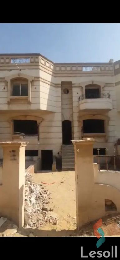 Villa for sale with an area of 402 meters and 7 rooms in Maadi Cairo 