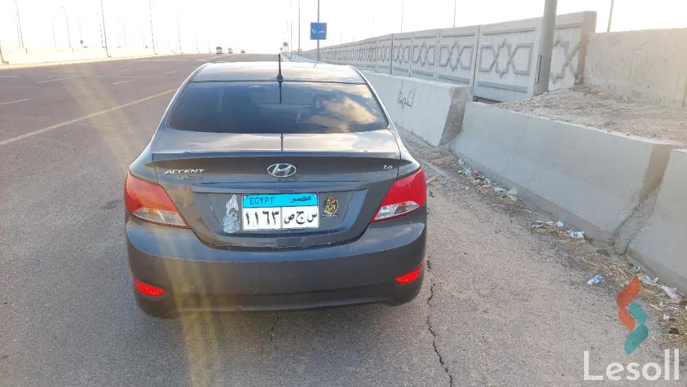 هيونداي أكسنت اوتوماتك مستعملة رمادي داكن موديل 2021 - صورة 2