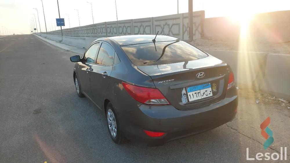 هيونداي أكسنت اوتوماتك مستعملة رمادي داكن موديل 2021 - كل الصور