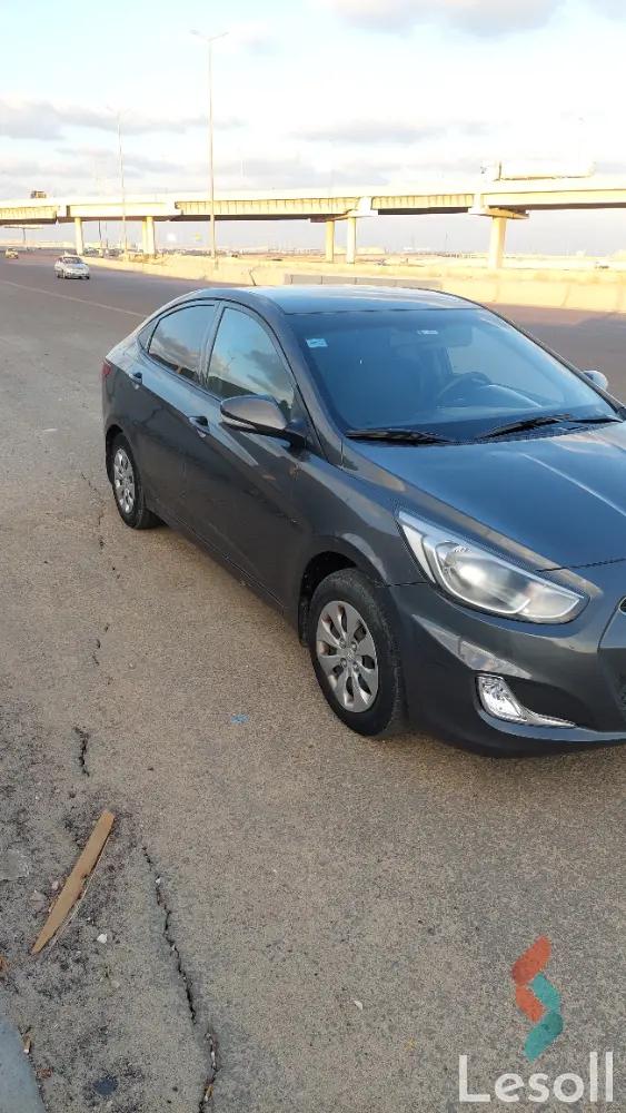 هيونداي أكسنت اوتوماتك مستعملة رمادي داكن موديل 2021 - صورة 4