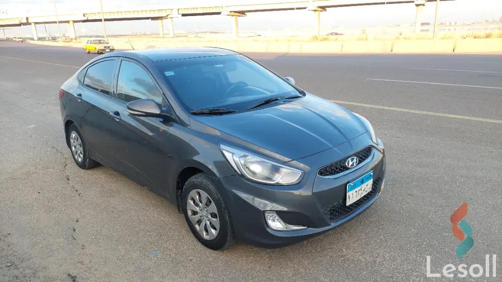 هيونداي أكسنت اوتوماتك مستعملة رمادي داكن موديل 2021 - صورة 3