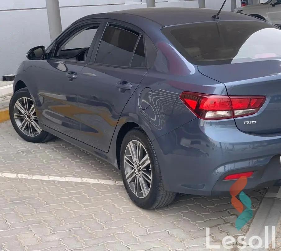 كيا ريو اوتوماتك مستعملة أزرق موديل 2018 - صورة 3