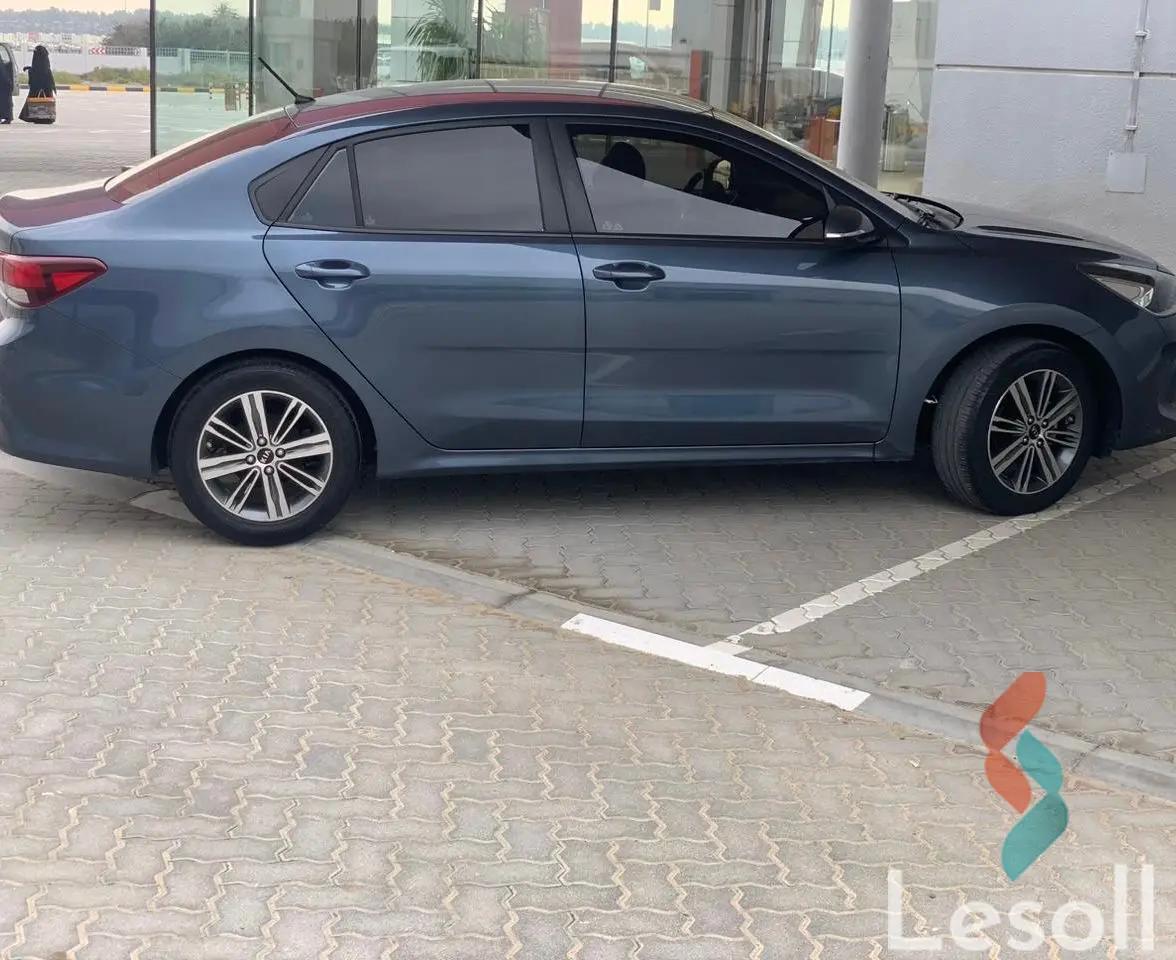 كيا ريو اوتوماتك مستعملة أزرق موديل 2018 - صورة 2