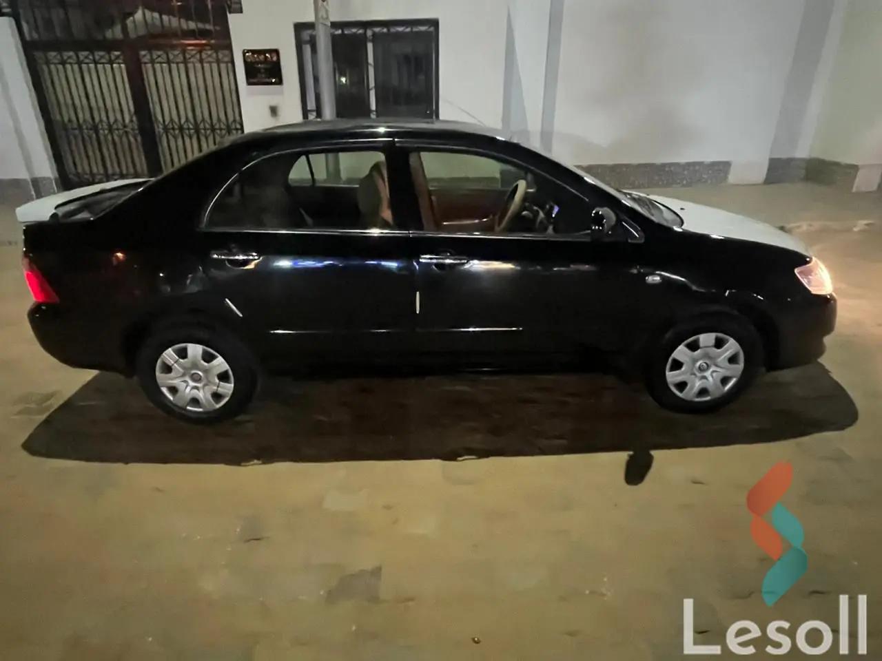 تويوتا كورولا اوتوماتك مستعملة أسود موديل 2005 - صورة 4