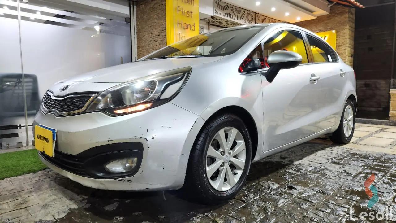 كيا ريو اوتوماتك مستعملة فضي موديل 2014 - الصورة الرئيسية