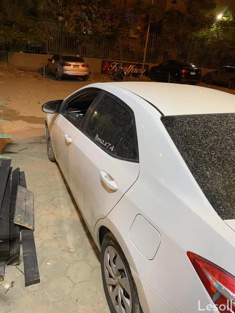 تويوتا كورولا اوتوماتك مستعملة أبيض موديل 2014 - صورة 3