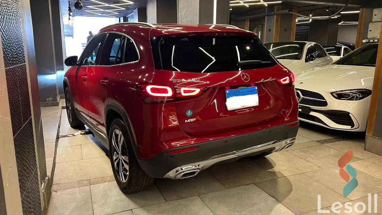 مرسيدس بنز سي ال اي ٢٠٠ اوتوماتك مستعملة أحمر موديل 2022 - صورة 2