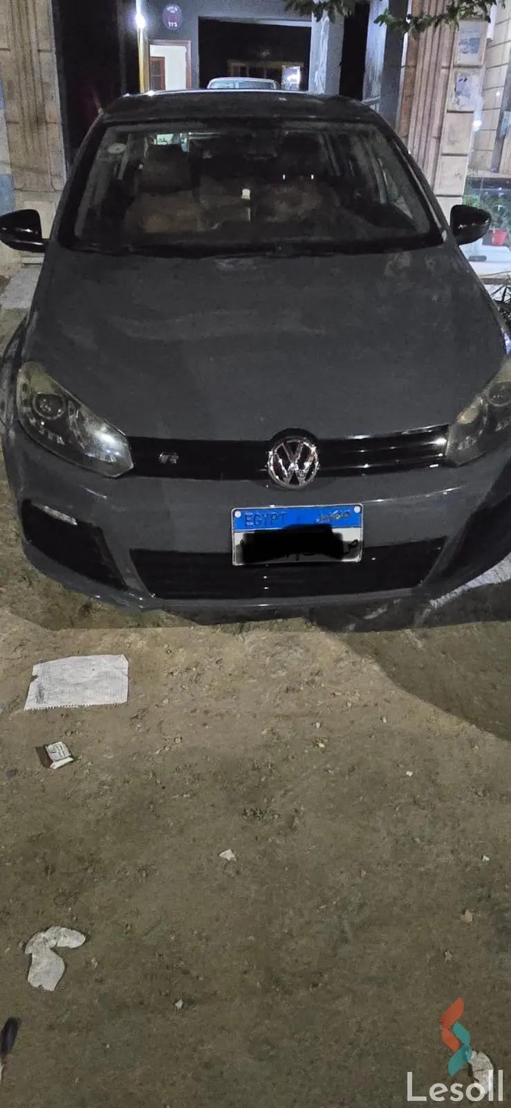 فولكس واجن جولف اوتوماتك مستعملة رمادي داكن موديل 2012 - صورة 3