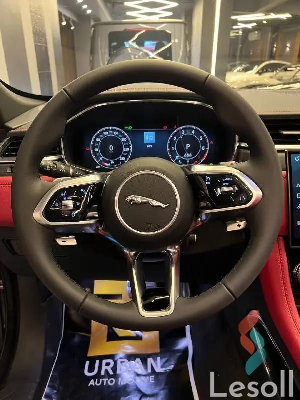 جاكوار إف بيس اوتوماتك جديدة فضي موديل 2024 - صورة 4