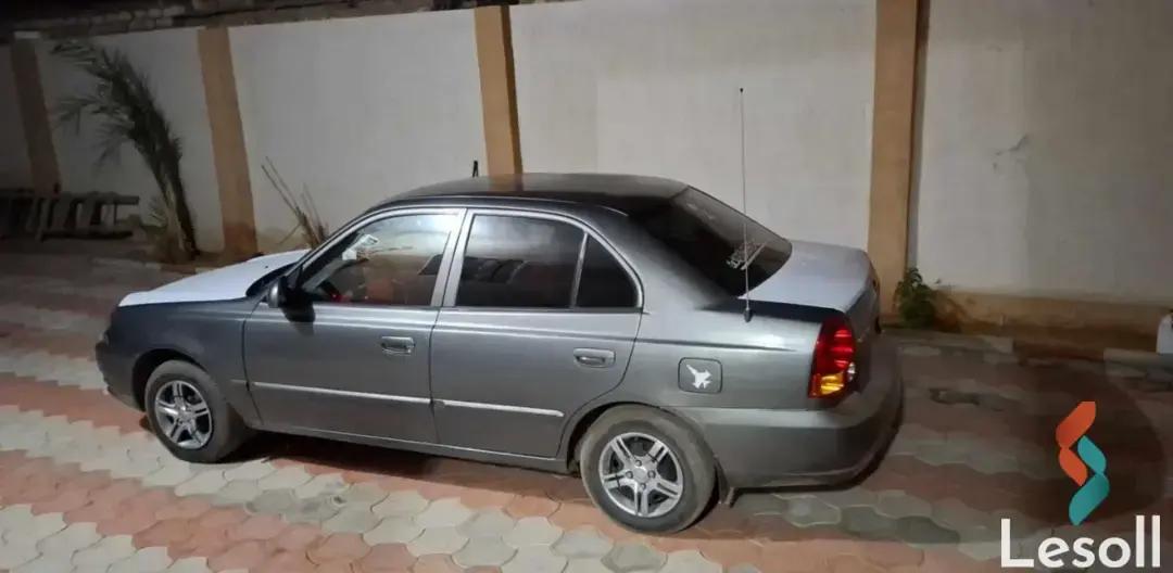 هيونداي أكسنت مانيوال مستعملة فضي موديل 2015 - الصورة الرئيسية