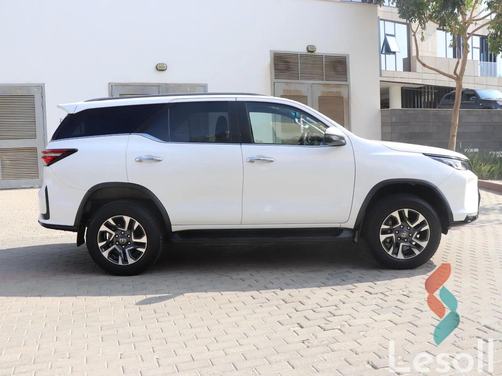 تويوتا فورتشنر اوتوماتك مستعملة أبيض موديل 2023