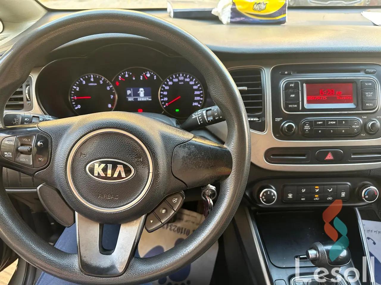 كيا كارينز اوتوماتك مستعملة فضي موديل 2014 - كل الصور