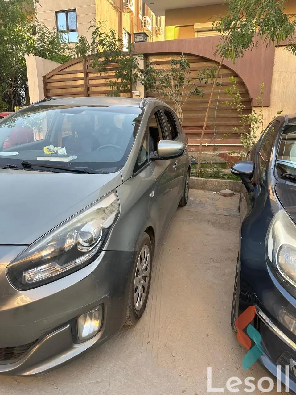 كيا كارينز اوتوماتك مستعملة فضي موديل 2014