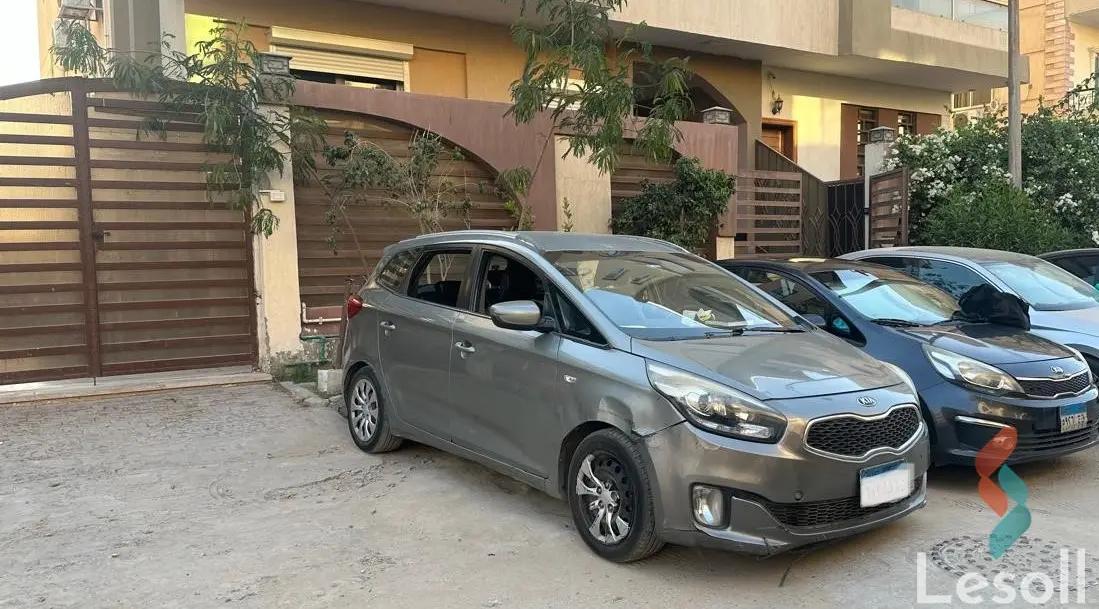 كيا كارينز اوتوماتك مستعملة فضي موديل 2014