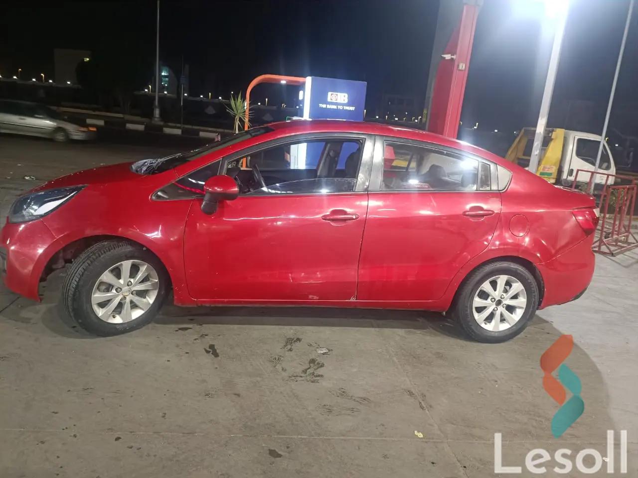 كيا ريو اوتوماتك مستعملة أحمر موديل 2013 - صورة 4