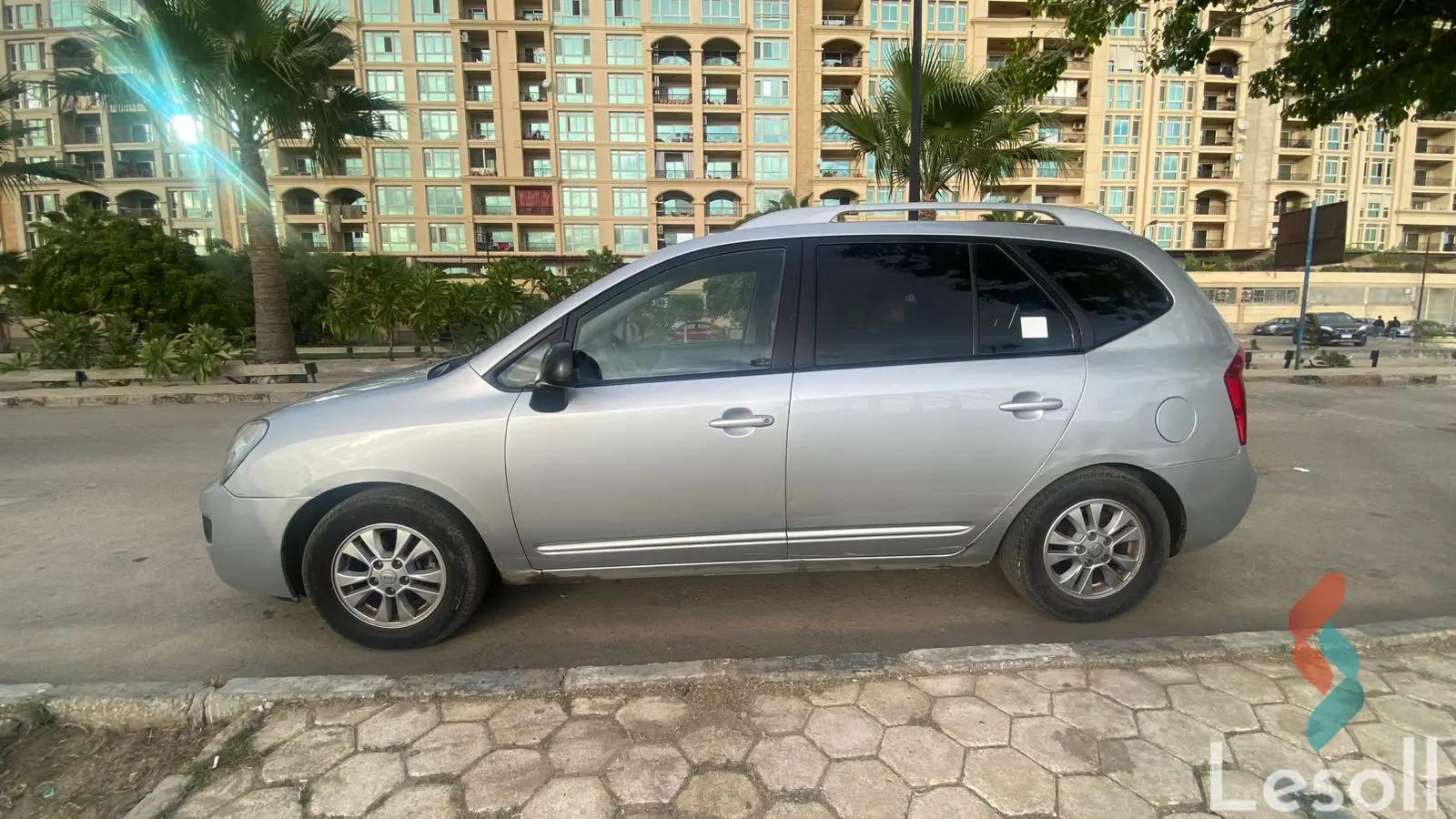 كيا كارينز اوتوماتك مستعملة فضي موديل 2013 - كل الصور