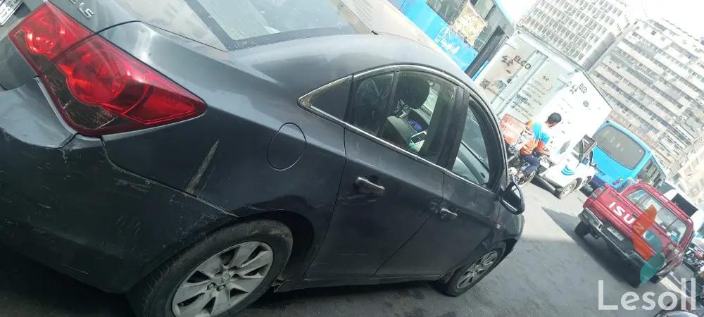 شيفروليه كروز مانيوال مستعملة رمادي داكن موديل 2011 - صورة 2