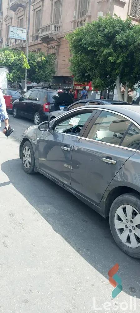 شيفروليه كروز مانيوال مستعملة رمادي داكن موديل 2011 - صورة 4