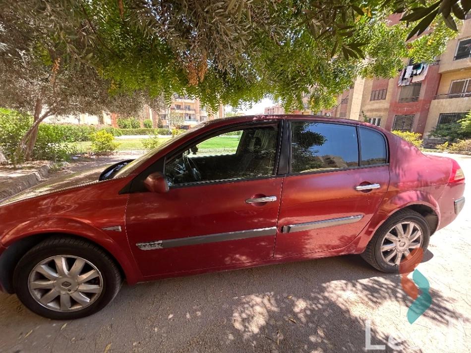 رينو ميجان اوتوماتك مستعملة أحمر موديل 2007