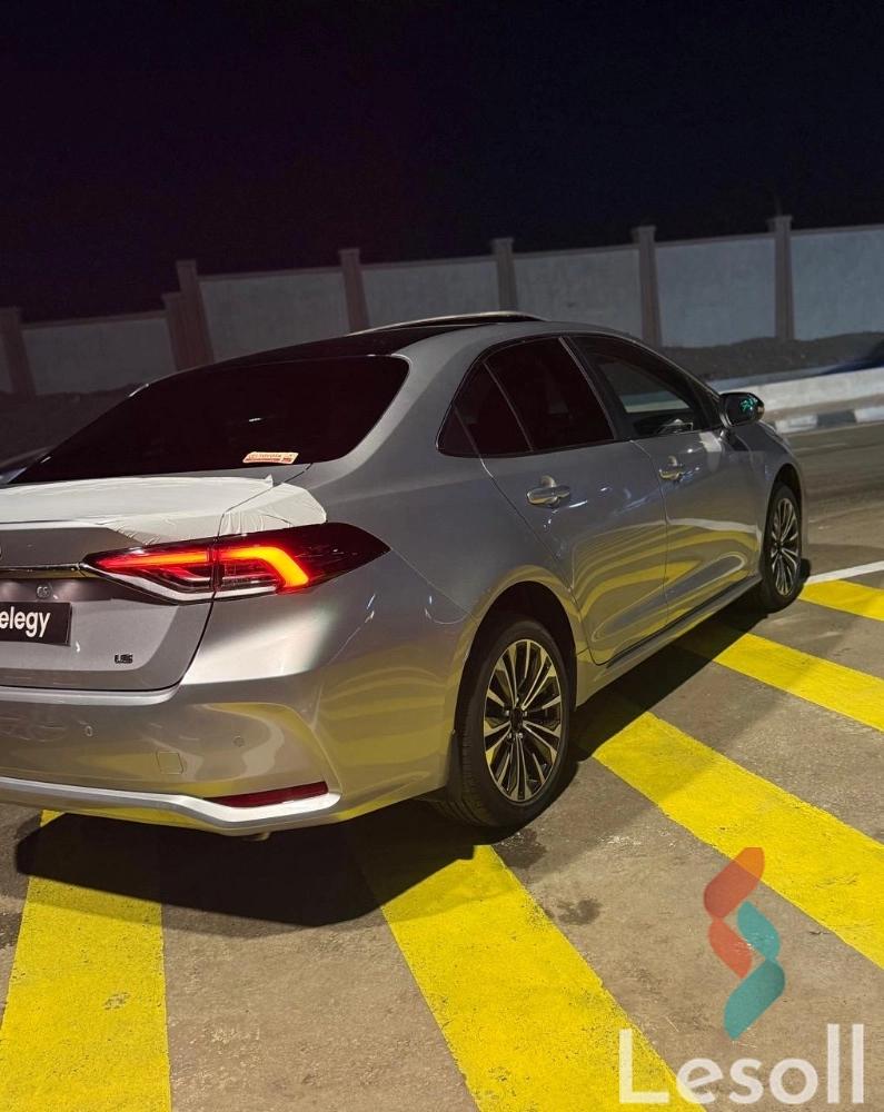 تويوتا كورولا اوتوماتك جديدة فضي موديل 2025 - كل الصور