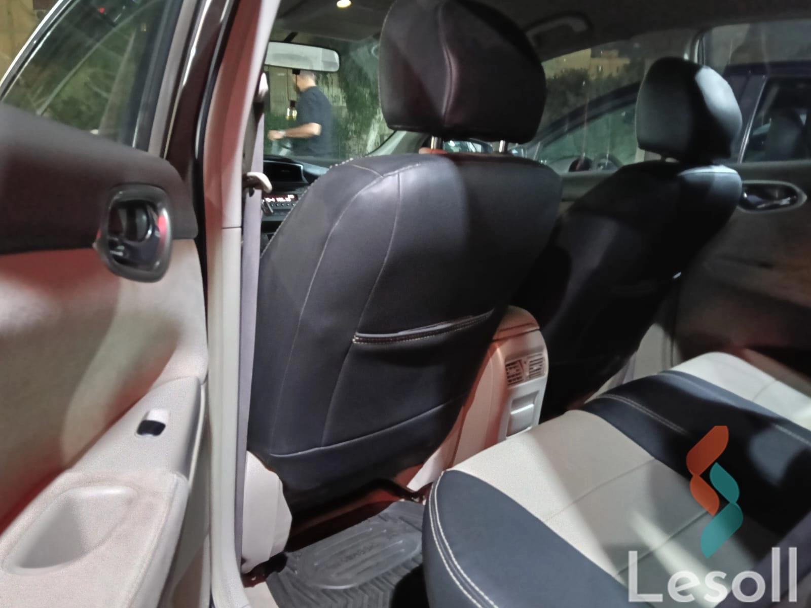 نيسان سنترا اوتوماتك مستعملة ذهبي موديل 2017 - كل الصور