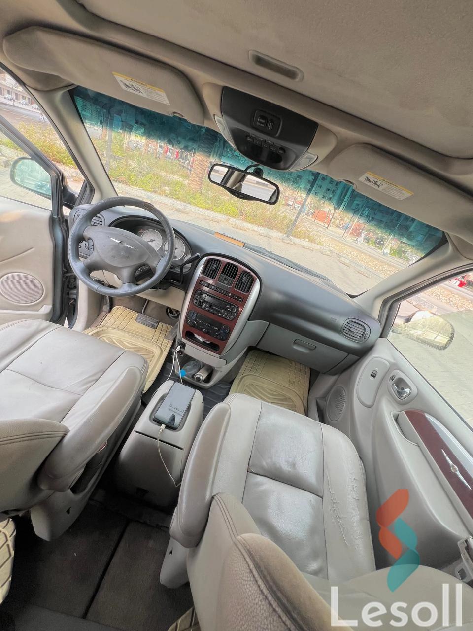 Chrysler town & country automatic used green model 2006