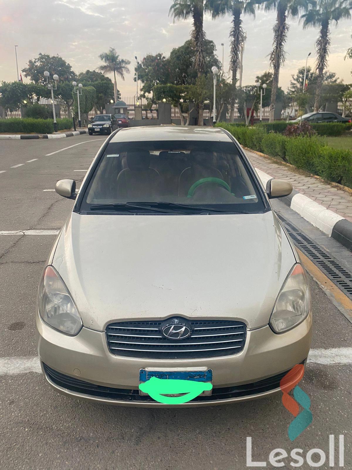 Hyundai accent automatic used champagne model 2011