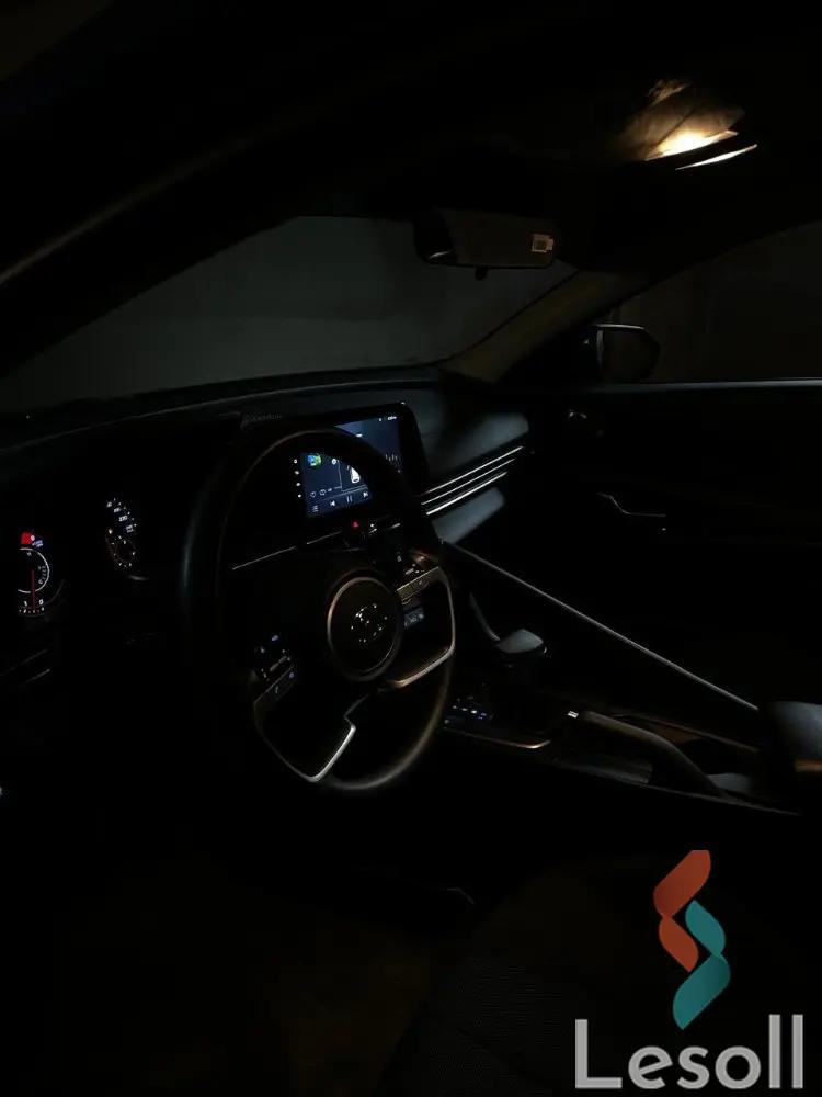 هيونداي إلنترا اوتوماتك مستعملة كحلي موديل 2022 - كل الصور