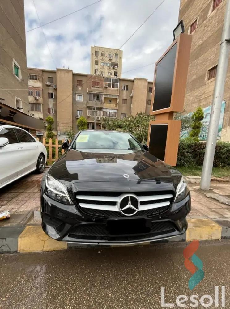 مرسيدس بنز ٢٠٠ سي اوتوماتك مستعملة أسود موديل 2020