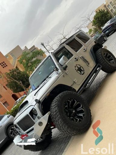 جيب رانجلر اوتوماتك مستعملة فضي موديل 2010