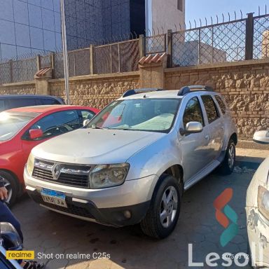 رينو دستر مانيوال مستعملة فضي موديل 2012