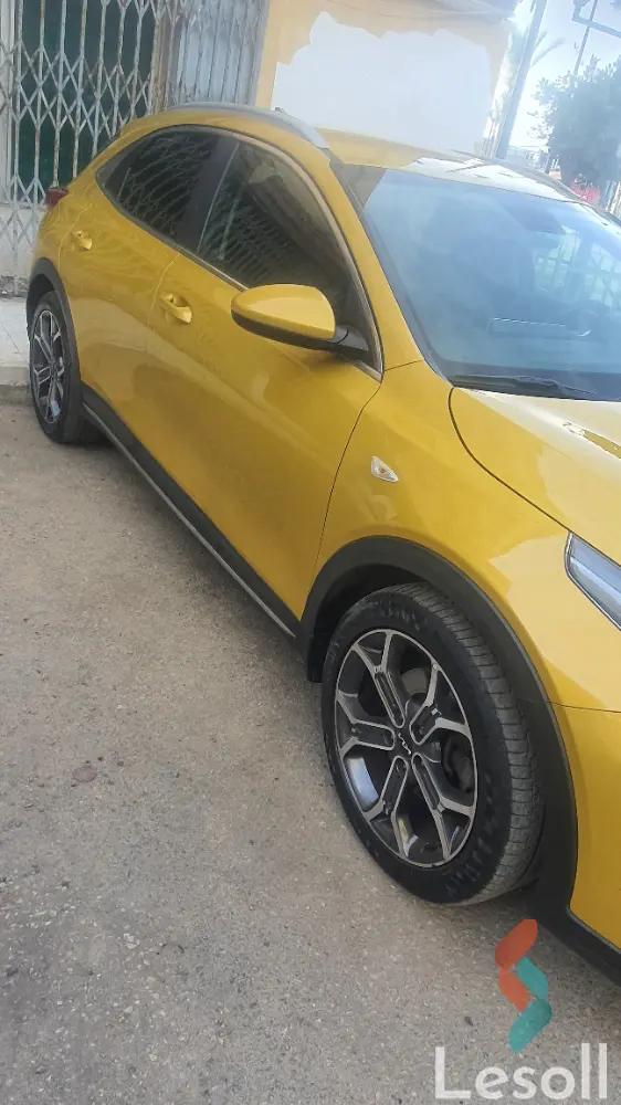 كيا سيد اوتوماتك مستعملة ذهبي موديل 2022 - صورة 2