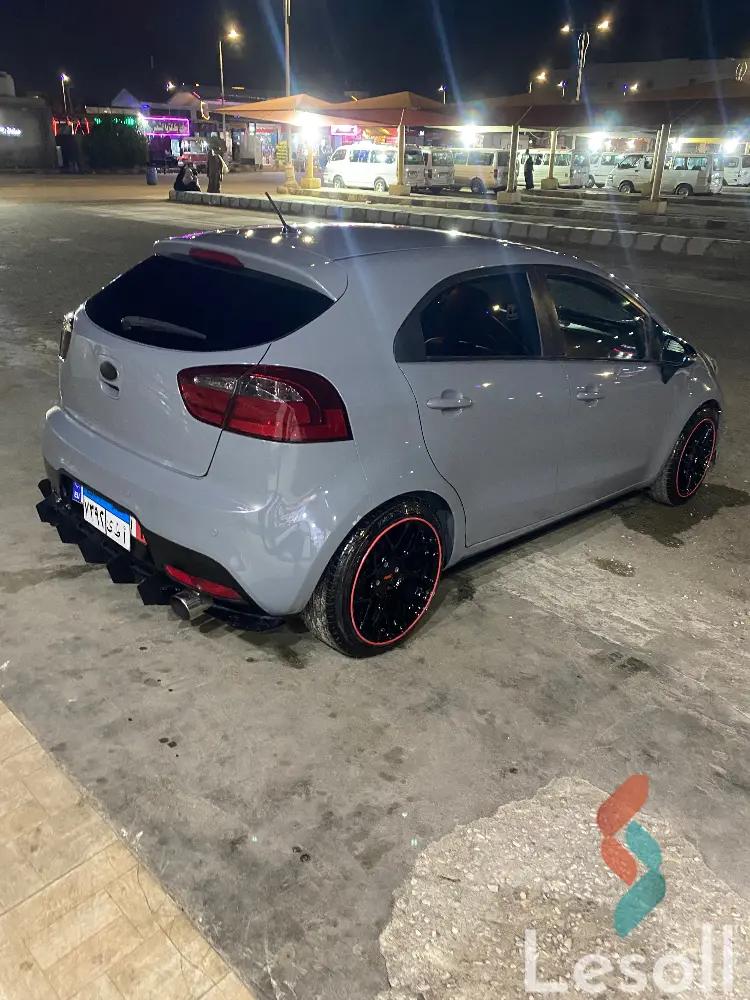 كيا ريو اوتوماتك مستعملة فضي موديل 2013 - صورة 4