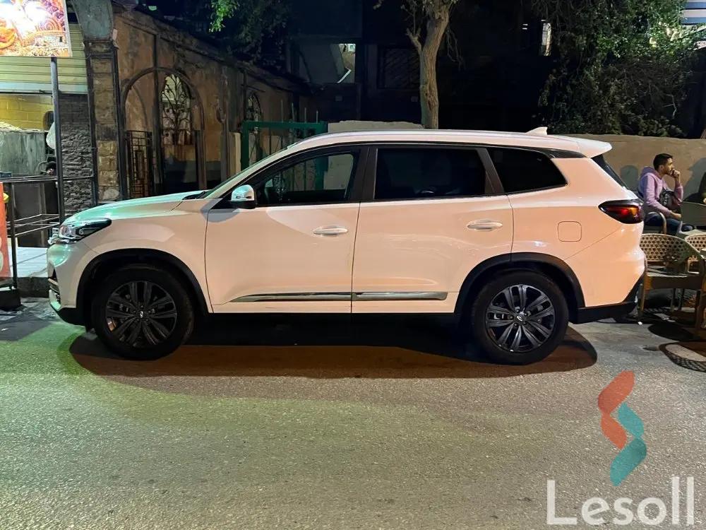 شيري تيجو 8 اوتوماتك مستعملة أبيض موديل 2022 - صورة 3