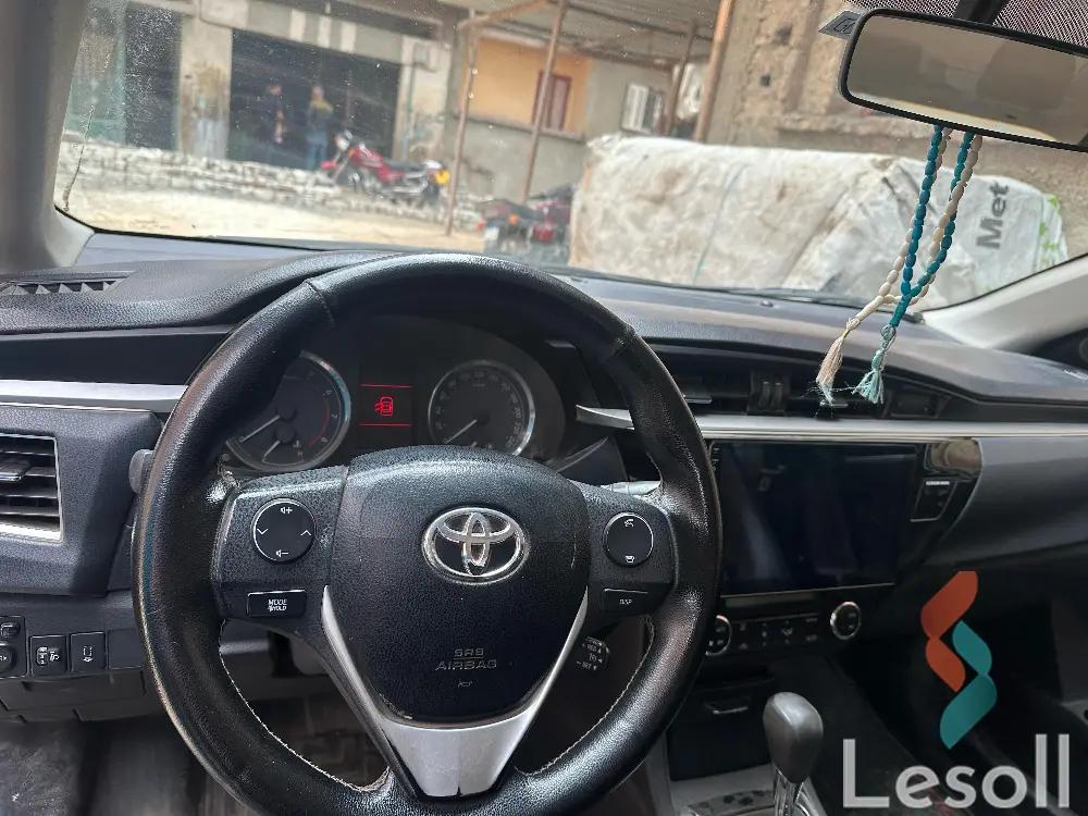 تويوتا كورولا اوتوماتك مستعملة رمادي داكن موديل 2015 - كل الصور