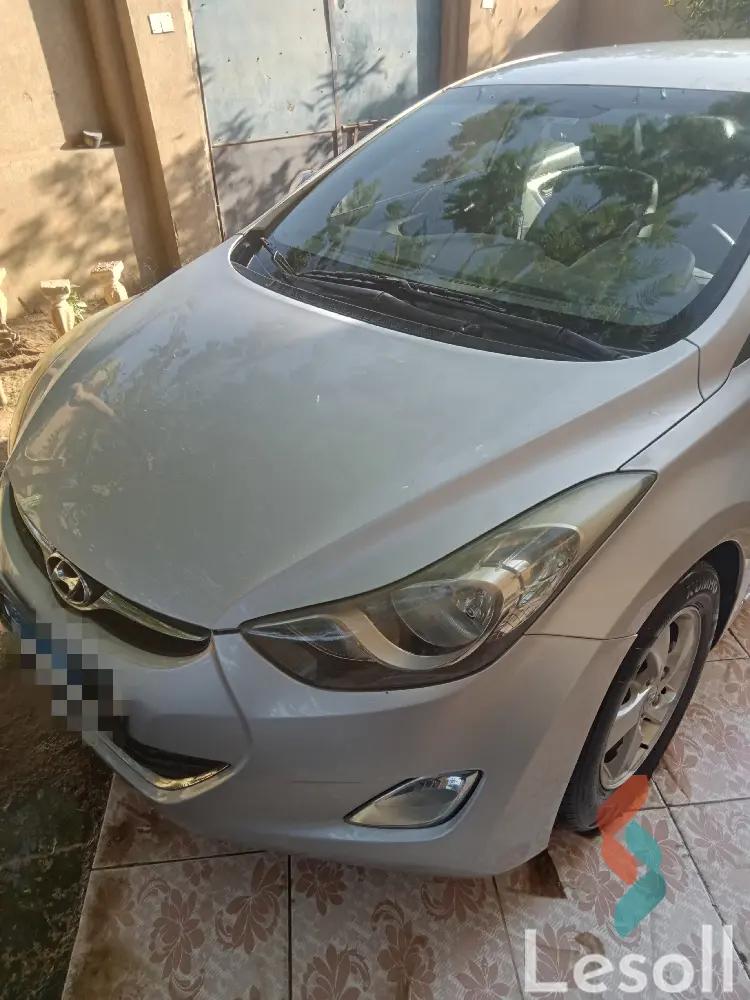 هيونداي إلنترا اوتوماتك مستعملة فضي موديل 2011 - صورة 3