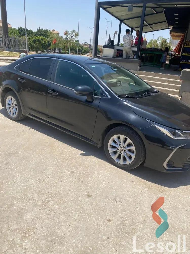 تويوتا كورولا اوتوماتك مستعملة أسود موديل 2021 - صورة 2