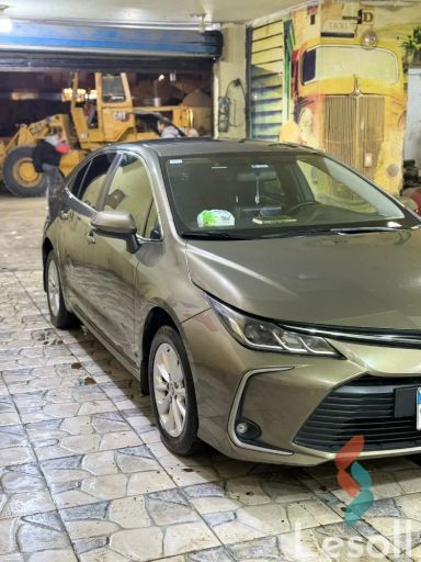 تويوتا كورولا اوتوماتك مستعملة برونزي موديل 2020