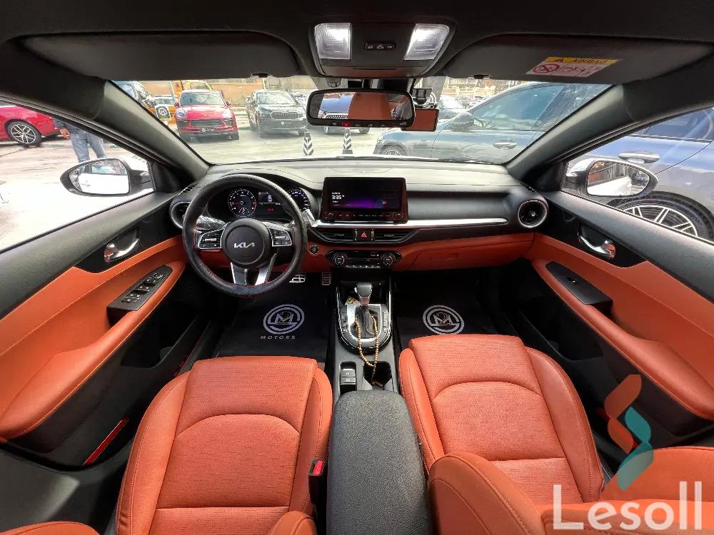 كيا k3 اوتوماتك مستعملة أبيض موديل 2023 - كل الصور