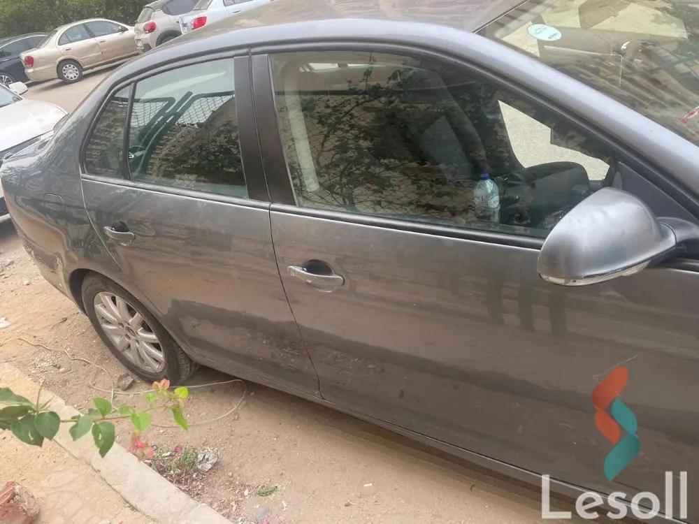 فولكس واجن جيتا اوتوماتك مستعملة رمادي داكن موديل 2011