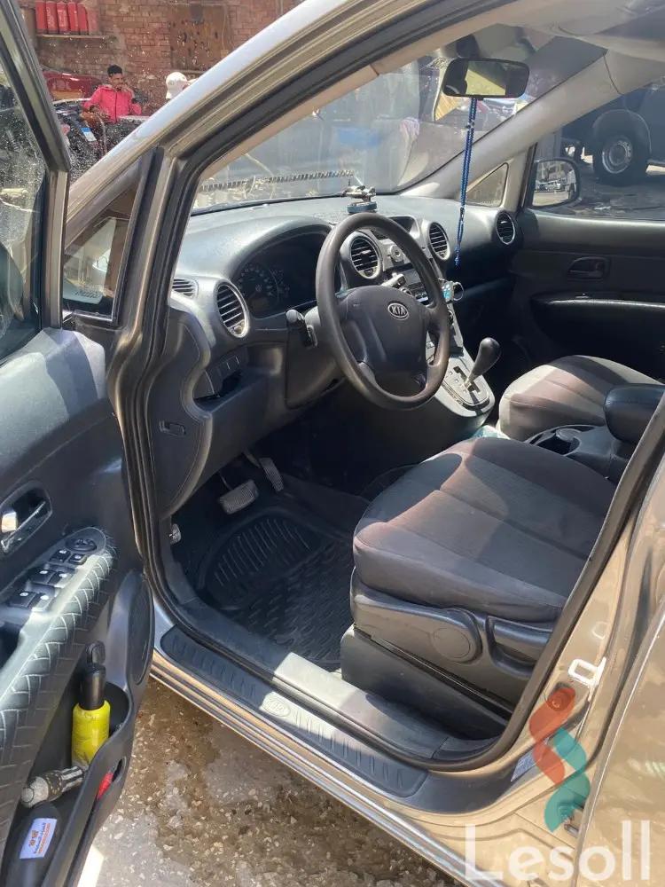 كيا كارينز اوتوماتك مستعملة فضي موديل 2011 - صورة 4