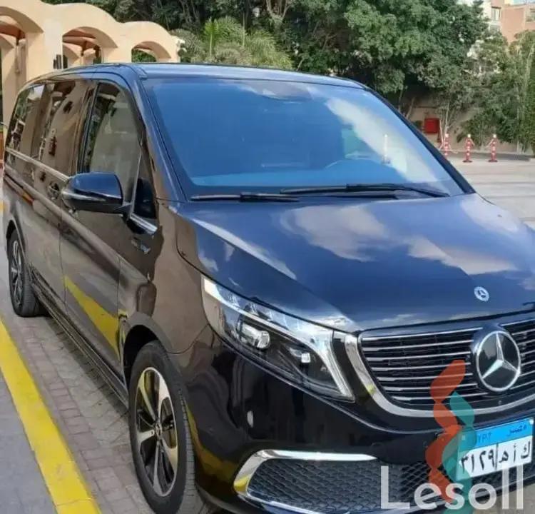 مرسيدس بنز فيانو اوتوماتك مستعملة أسود موديل 2023 - صورة 2