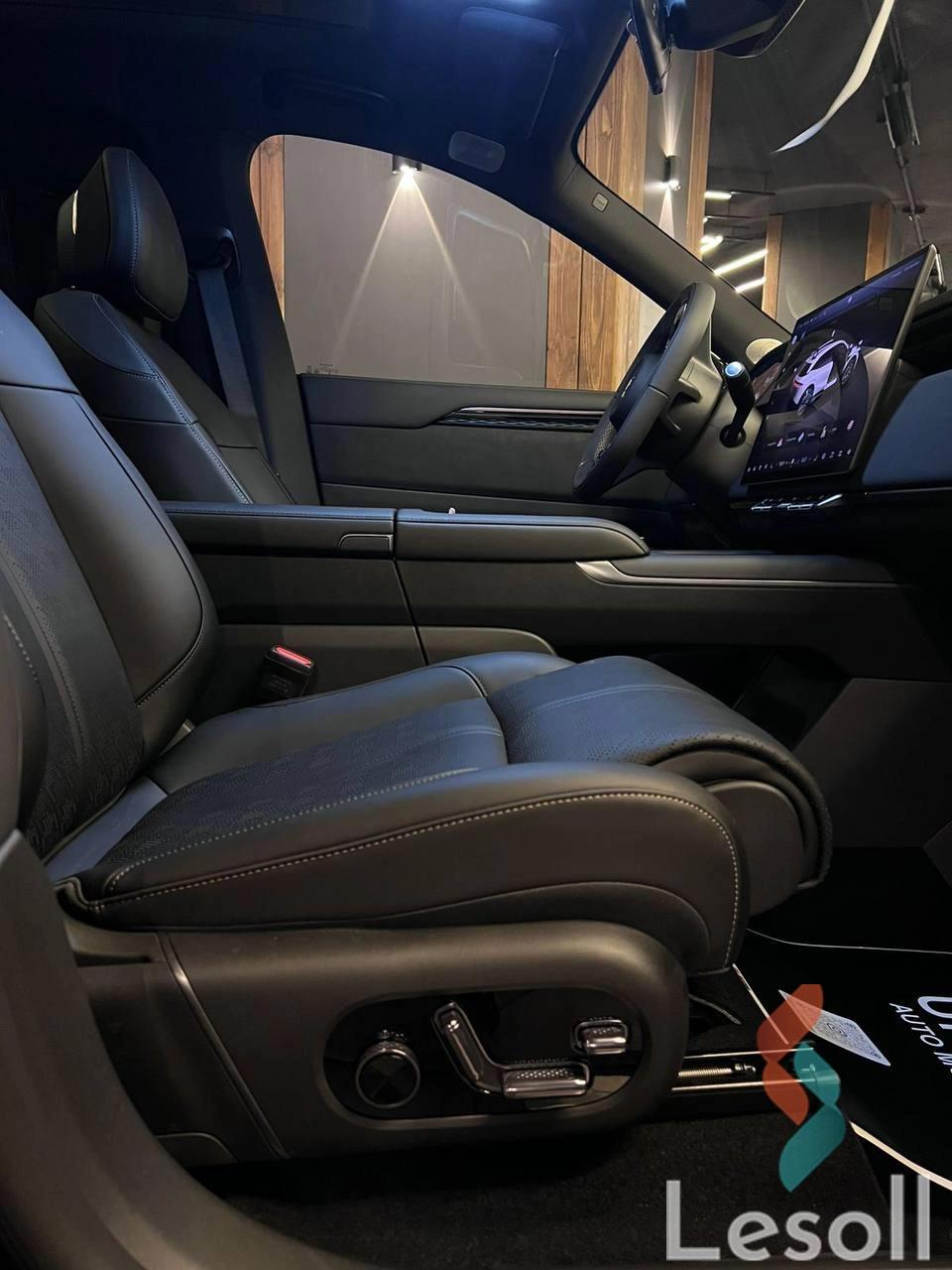 لاند روفر لاند روفر اوتوماتك جديدة أسود موديل 2025