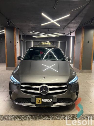 مرسيدس بنز بي ١٨٠ اوتوماتك مستعملة رمادي داكن موديل 2021