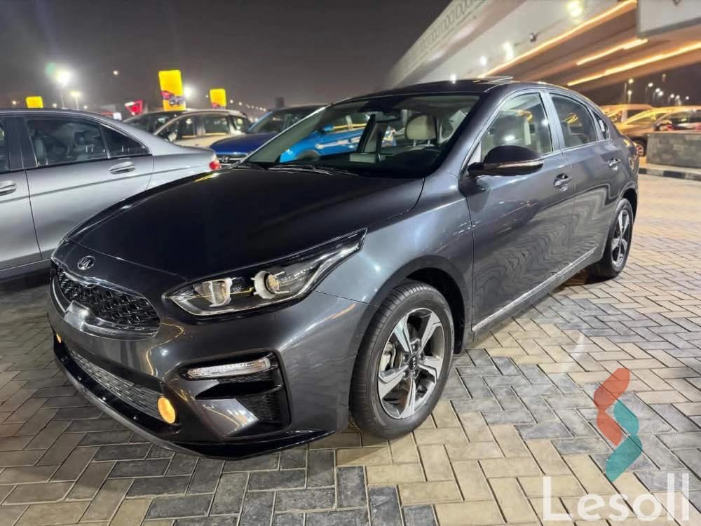 كيا سيراتو اوتوماتك جديدة رمادي داكن موديل 2021 - صورة 3