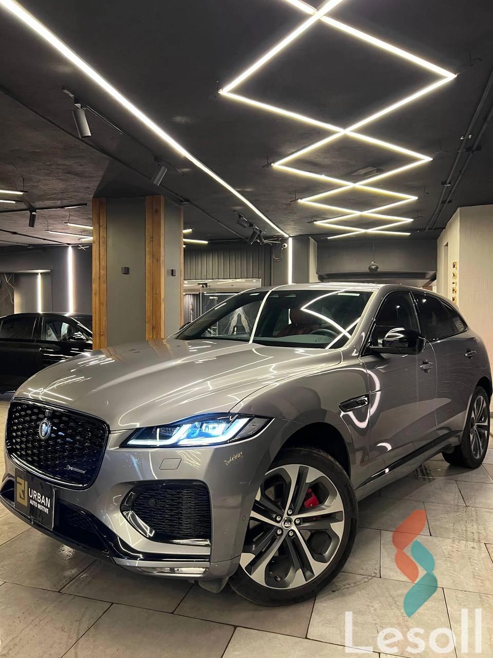 جاكوار إف بيس اوتوماتك مستعملة رمادي داكن موديل 2024 - صورة 4