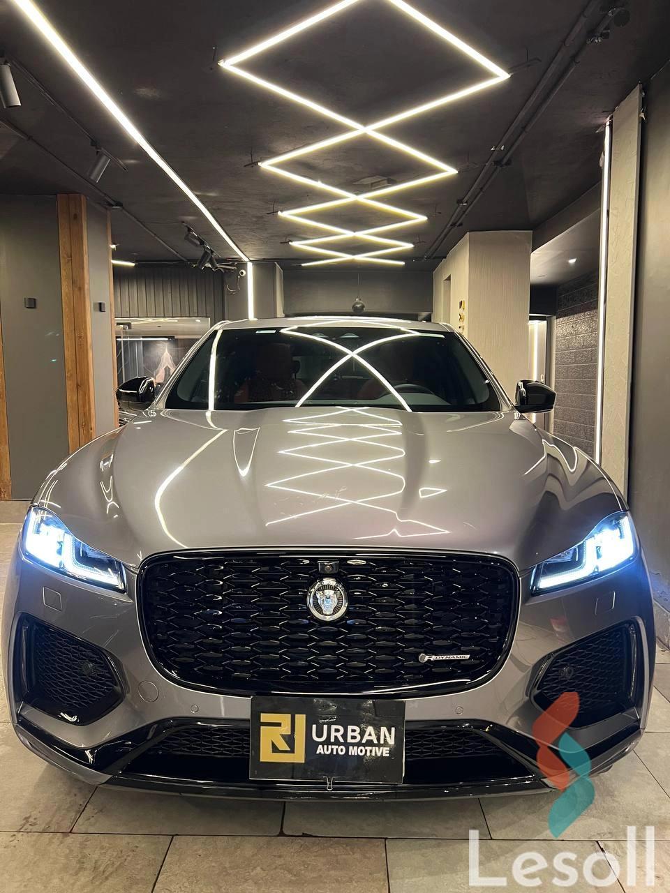 جاكوار إف بيس اوتوماتك مستعملة رمادي داكن موديل 2024 - صورة 2