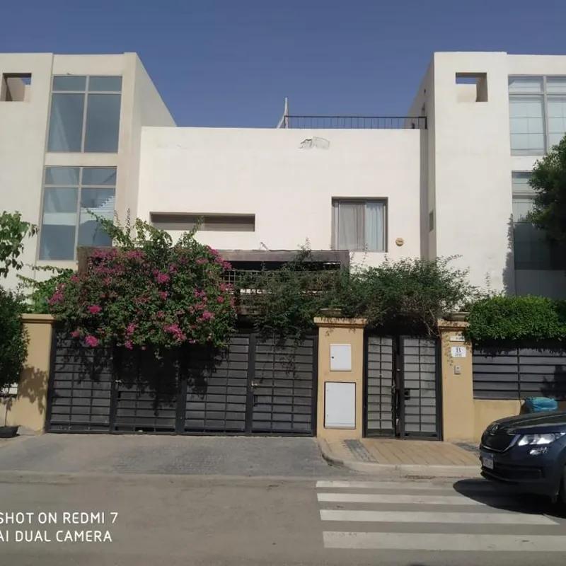 فيلا للبيع بمساحة 360 متر و 8 غرف في الشيخ زايد الجيزة فيلا للبيع بمساحة 360 متر و 8 غرف في الشيخ زايد الجيزة