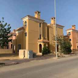 فيلا للبيع تكملة اقساط بمشروع نيوم اكتوبر استلام فوري صف اول بوليفارد