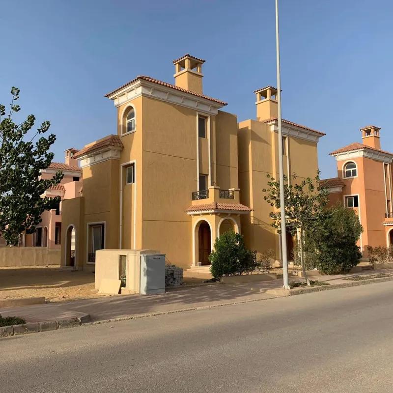 Villa for sale with an data.area 573 meters and 7 data.rooms in Giza Giza